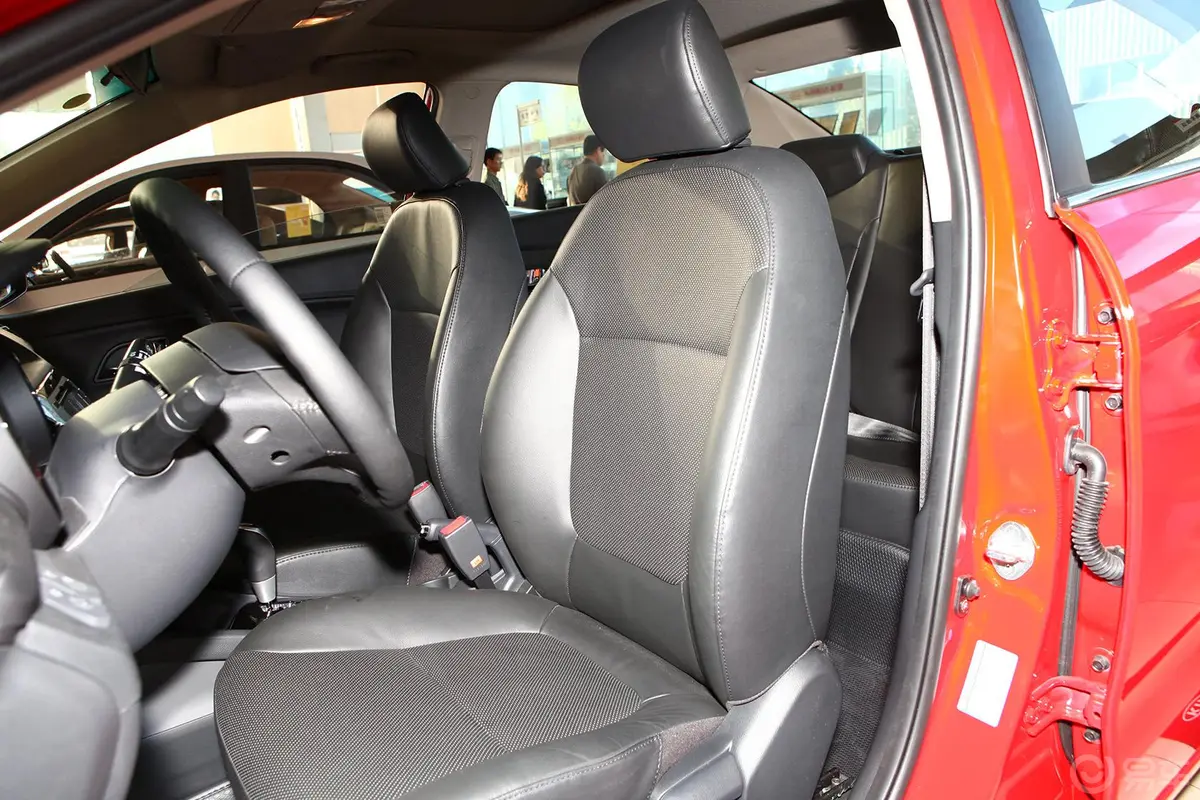 起亚K2三厢 1.4L 自动 Premium ECO 纪念版驾驶员座椅