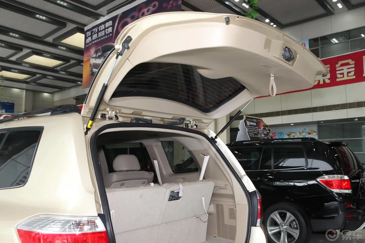 汉兰达3.5L 自动 四驱 豪华型 7座行李厢开口范围