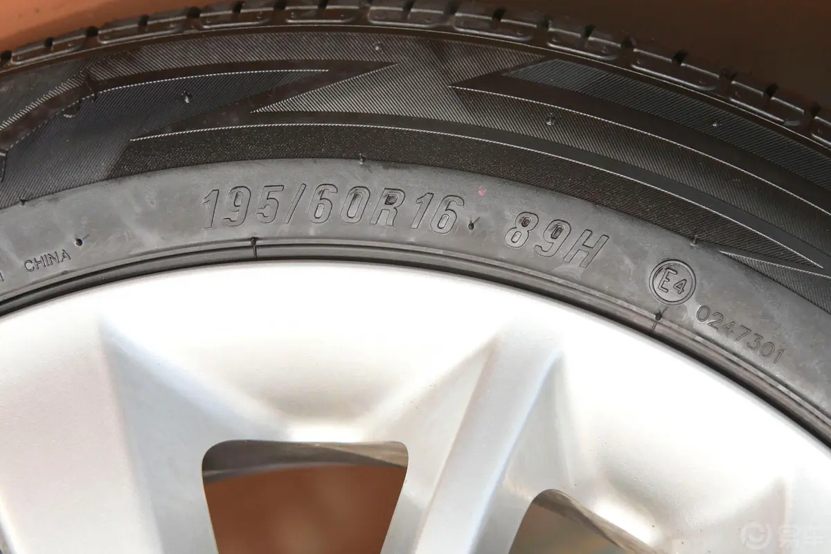 V5菱致1.5L 手动 舒适型轮胎规格