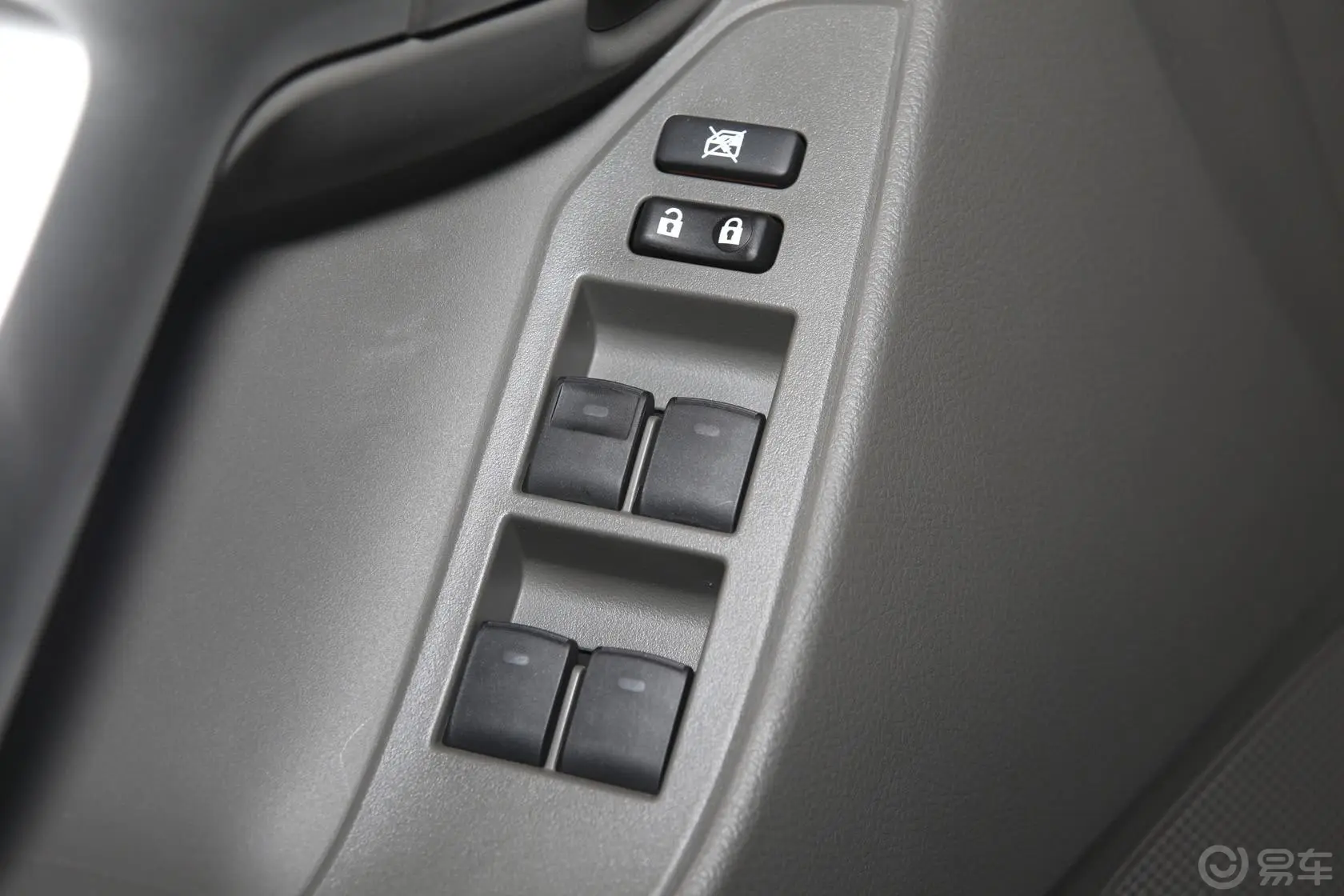 逸致1.8L 自动 舒适版车窗升降键