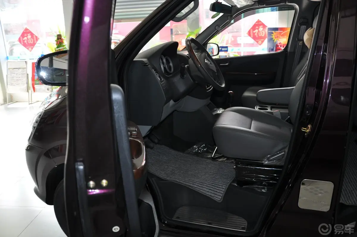风景G5财富快车 2.0L 手动 舒适版 汽油 短轴前排空间