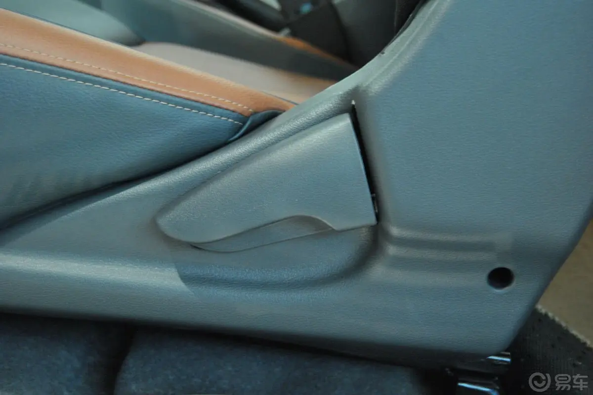 风骏52.4L 手动 小双 欧洲版 汽油 两驱 精英型座椅调节键