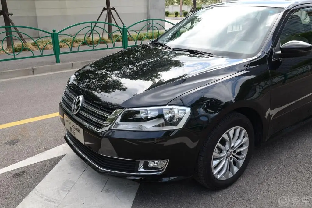 朗行1.4TSI DSG 豪华版外观