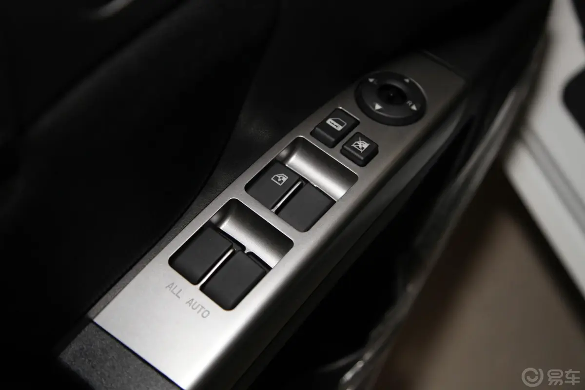 帝豪两厢 1.8L 自动 精英型车窗升降键