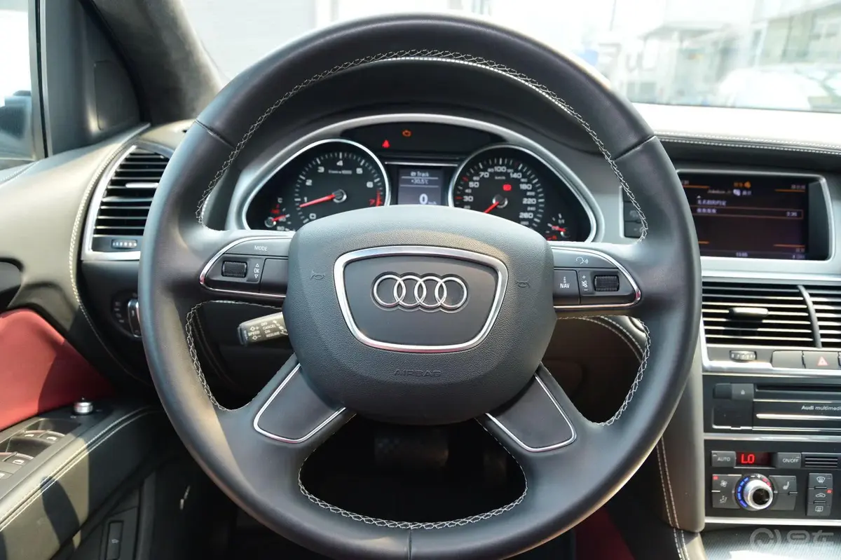 奥迪Q735 TFSI quattro 专享型方向盘