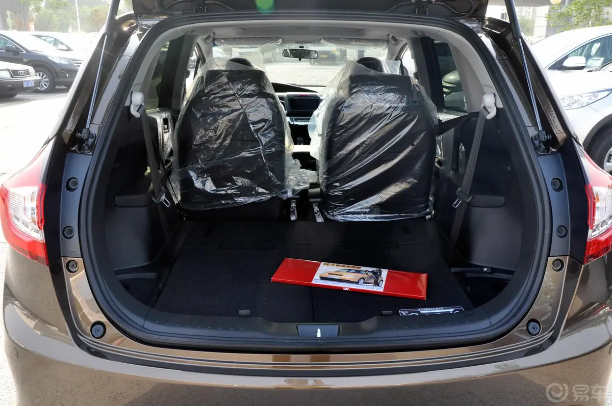 杰德1.8L CVT 豪华型（六座）行李箱空间