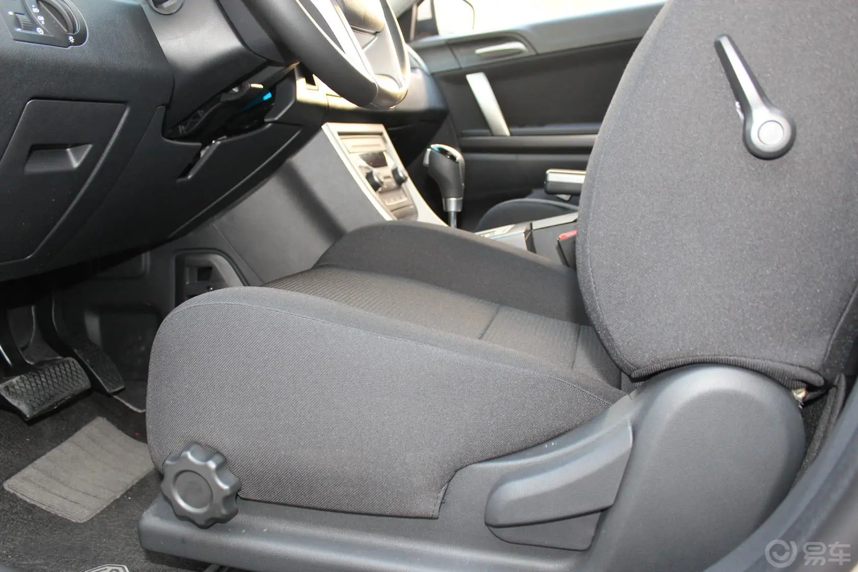 MG6掀背 1.8L AT 驾值版座椅调节键