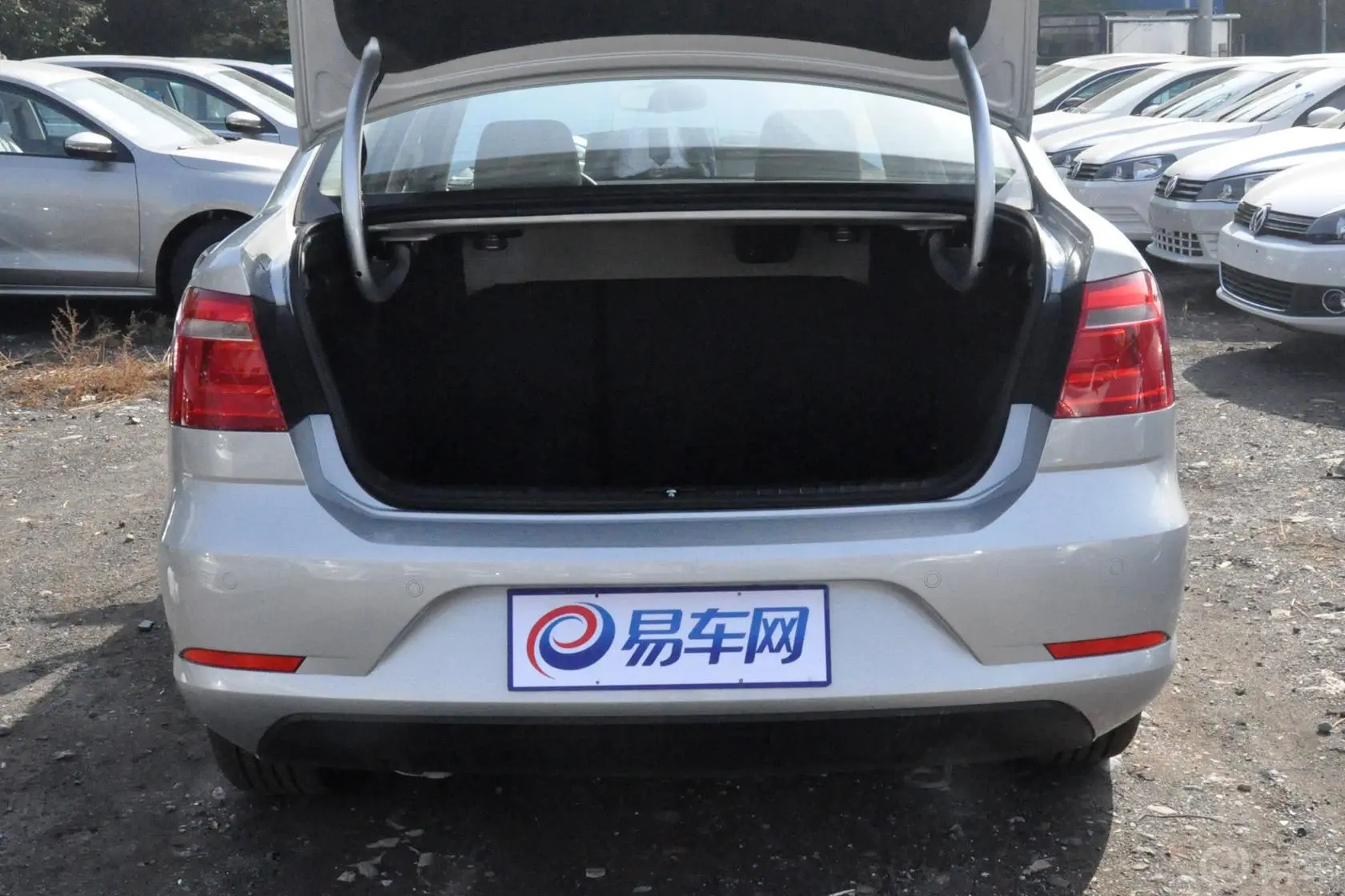 宝来1.6L 自动 豪华型行李箱空间