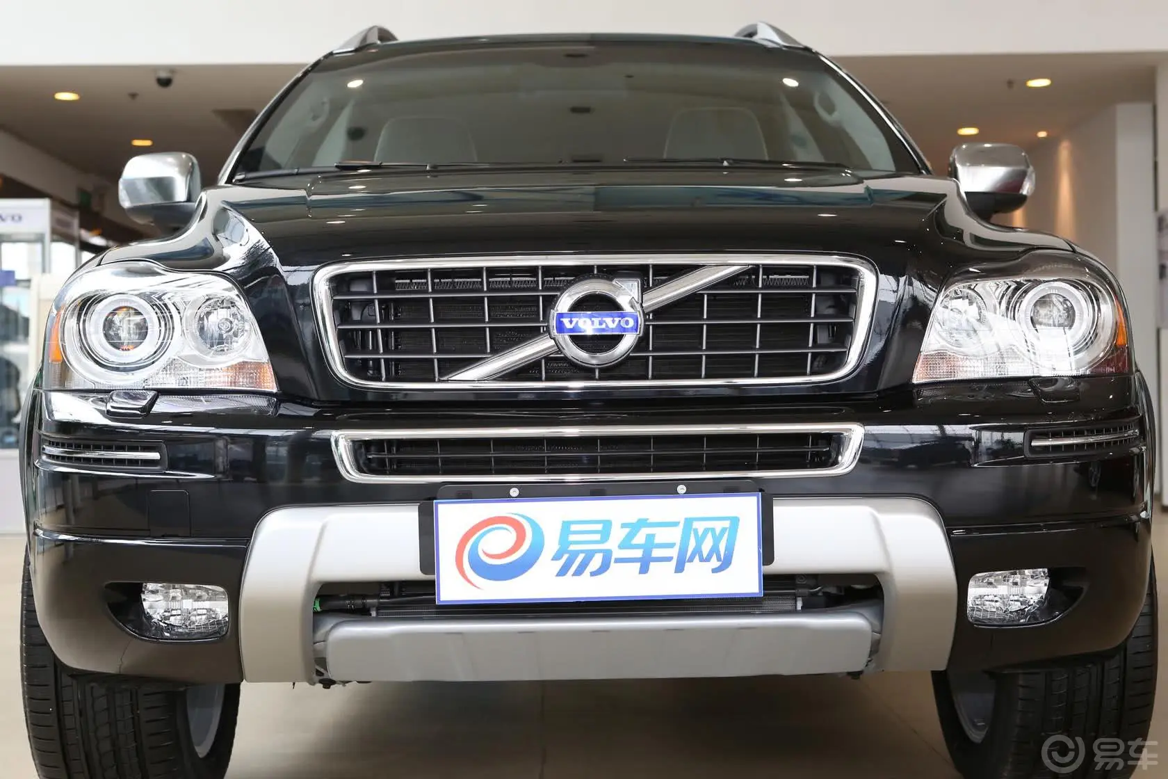 沃尔沃XC902.5T T5 行政版前格栅侧俯拍