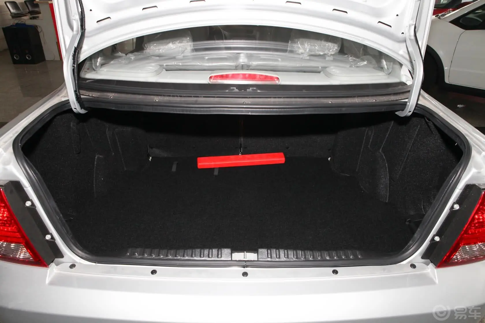 羚羊1.3L 手动 标准型 国IV行李箱空间
