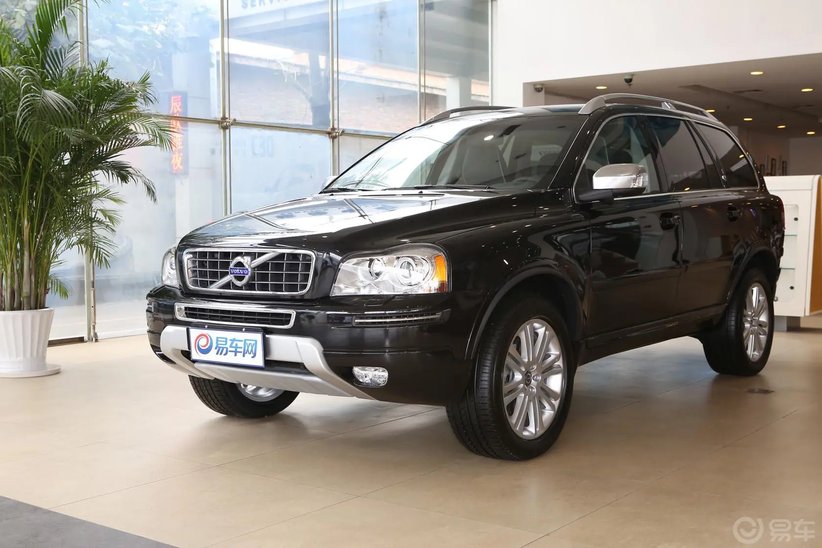 沃尔沃XC902.5T T5 豪华版侧前45度车头向左水平