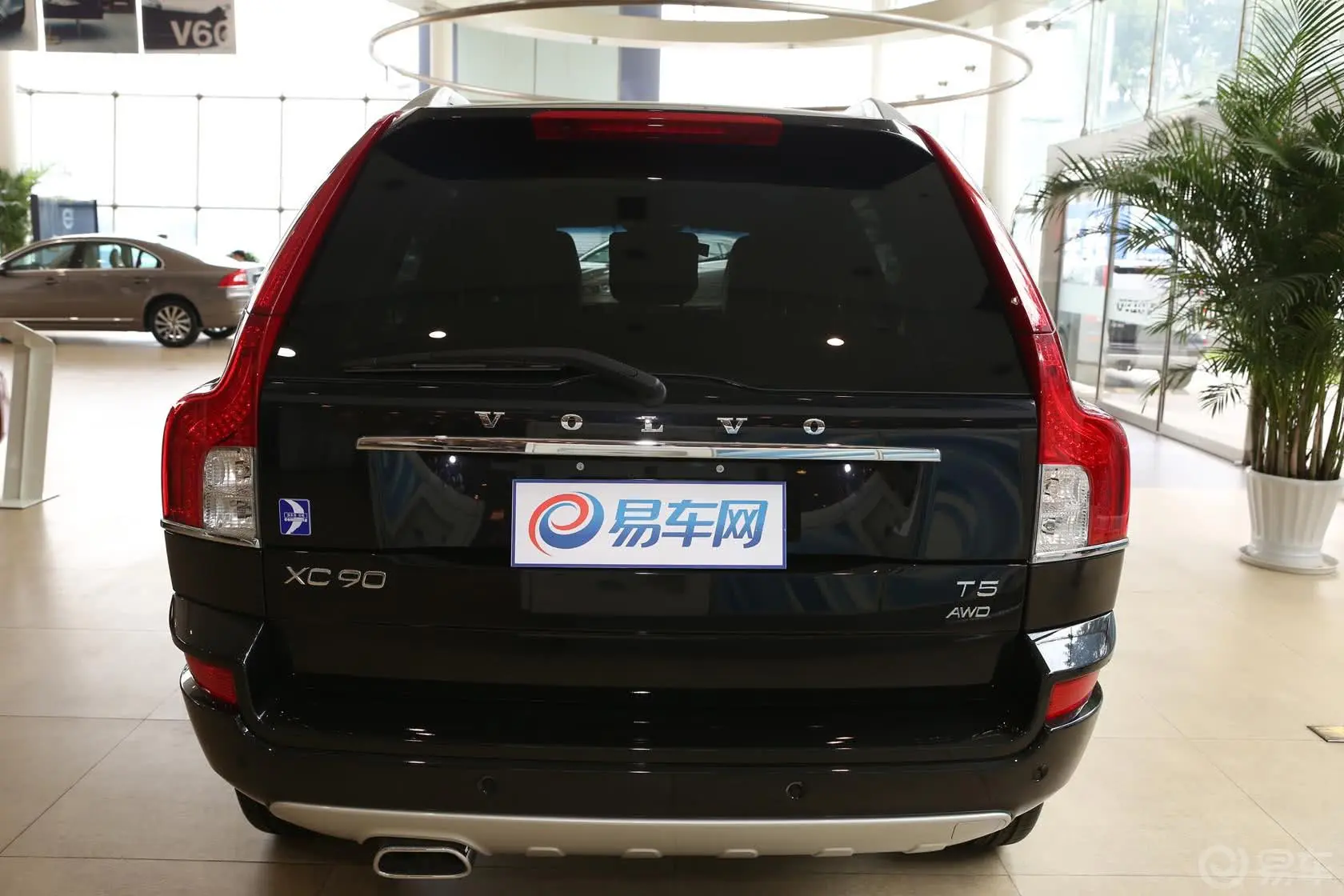 沃尔沃XC902.5T T5 行政版正后水平