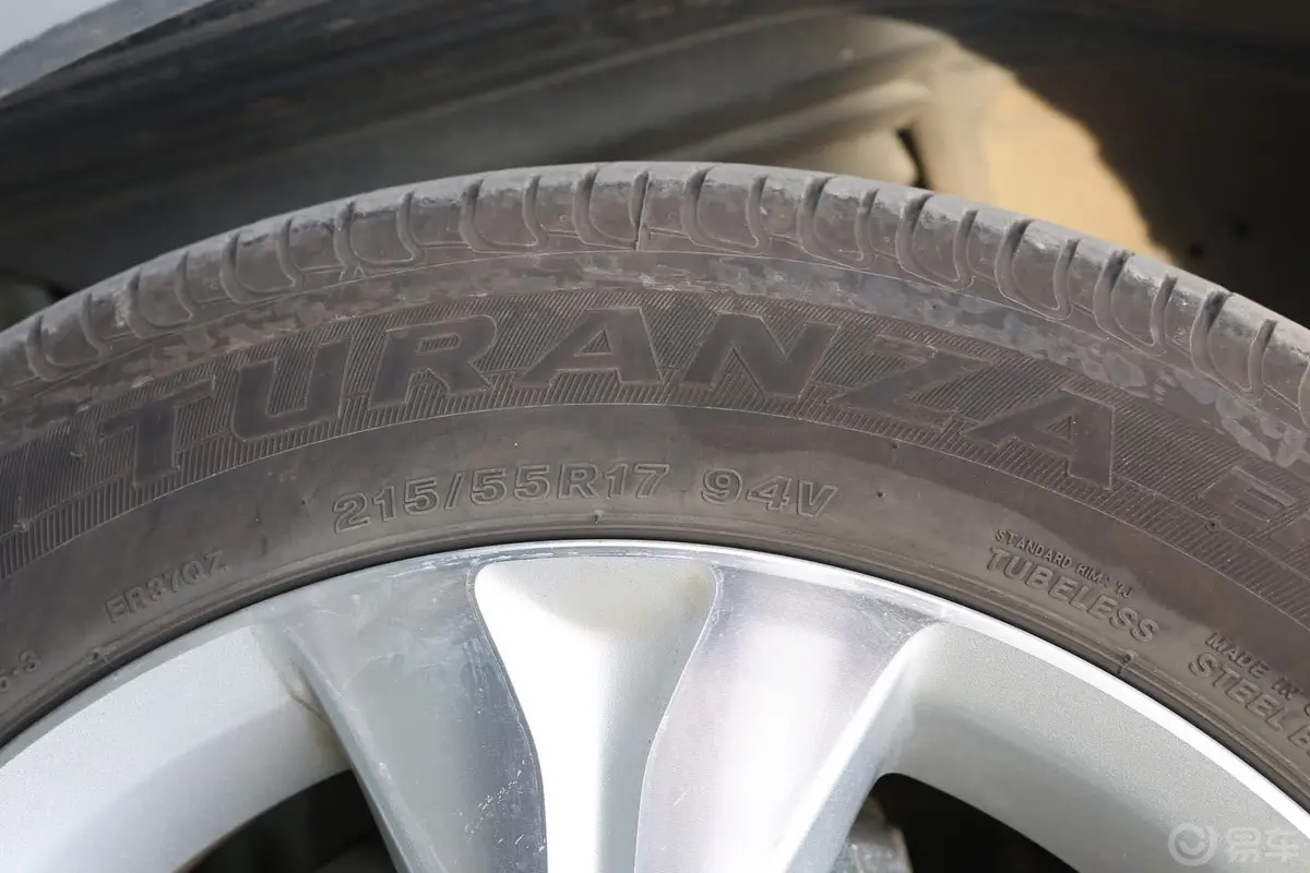 奥德赛2.4L 自动 明鉴领秀版轮胎规格