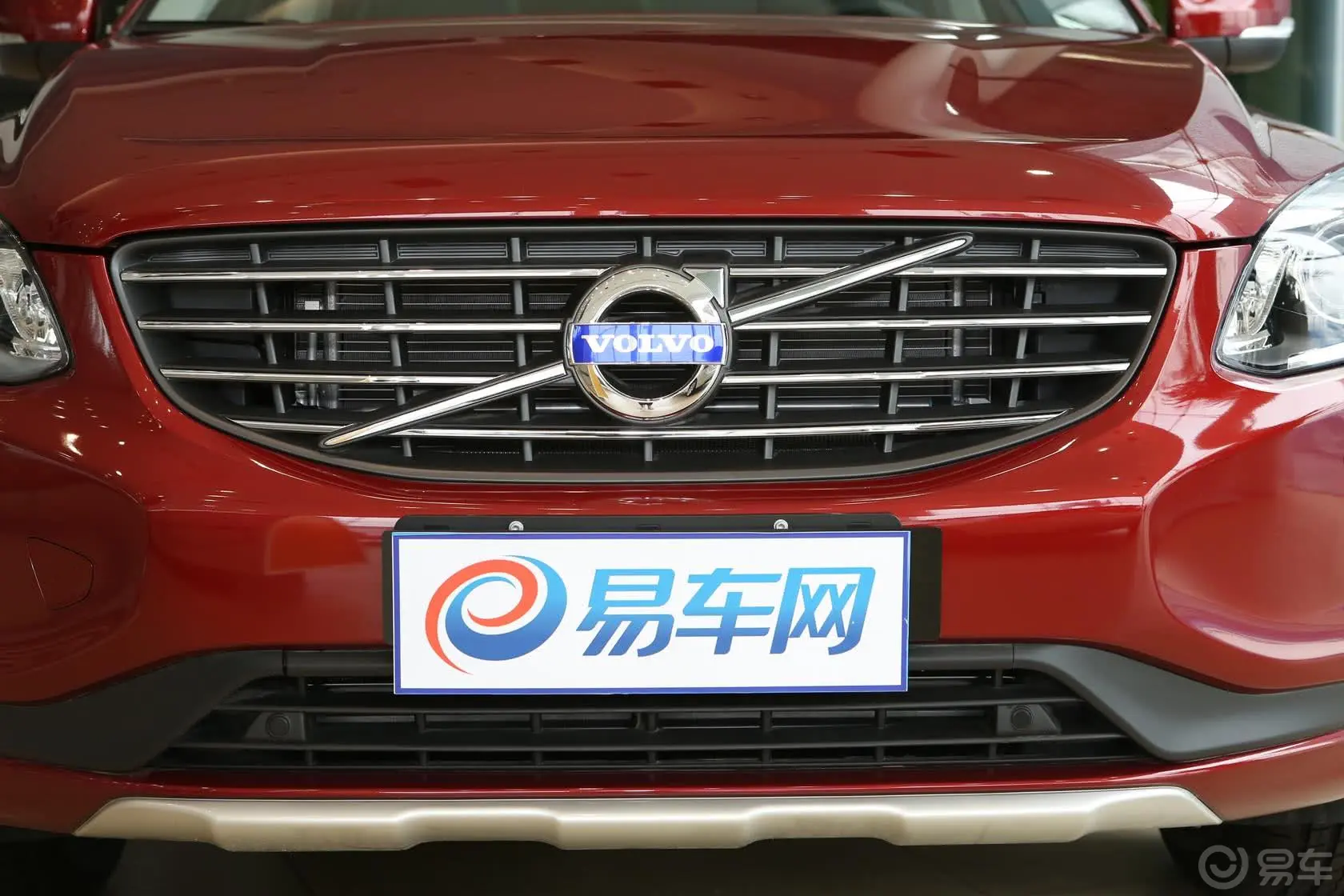 沃尔沃XC60(进口)2.0T T5 改款 智逸版前格栅侧俯拍