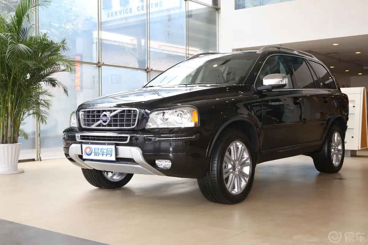 沃尔沃XC902.5T T5 豪华升级版侧前45度车头向左水平