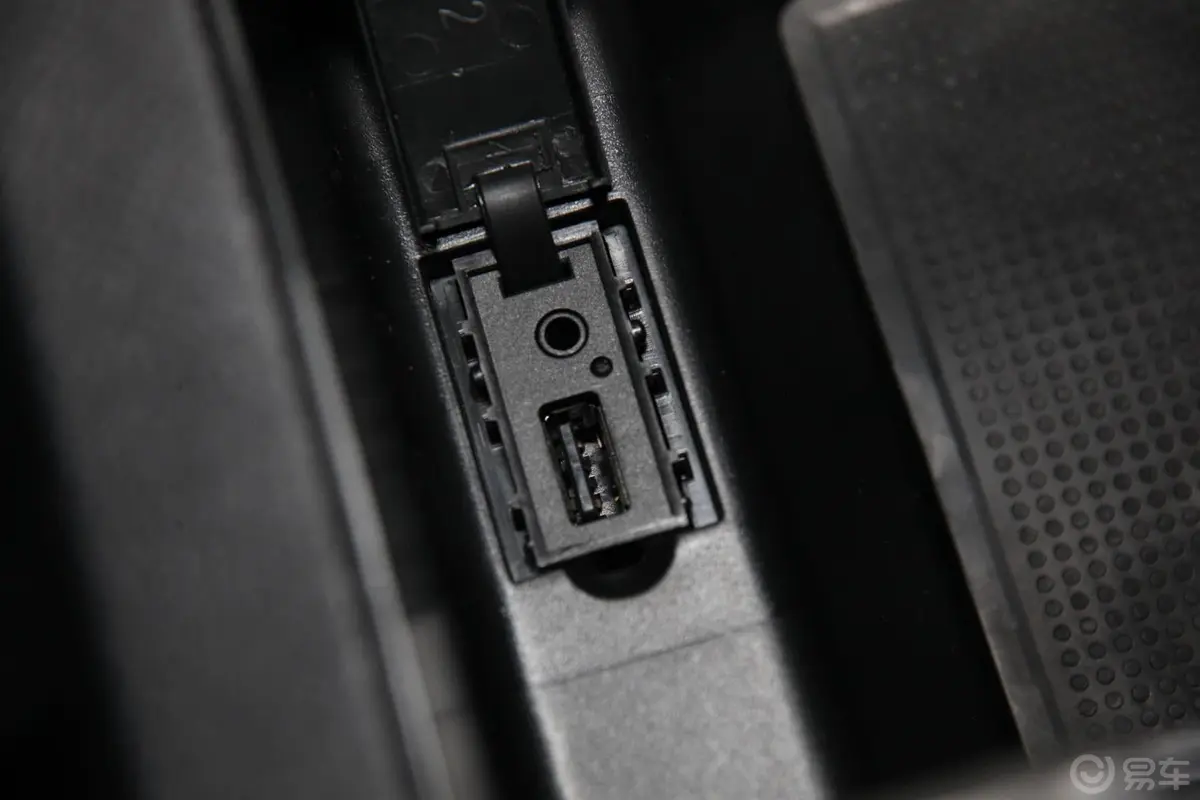 哈弗H5经典智尊版 2.0T 手动 两驱 进取型 柴油版USB接口