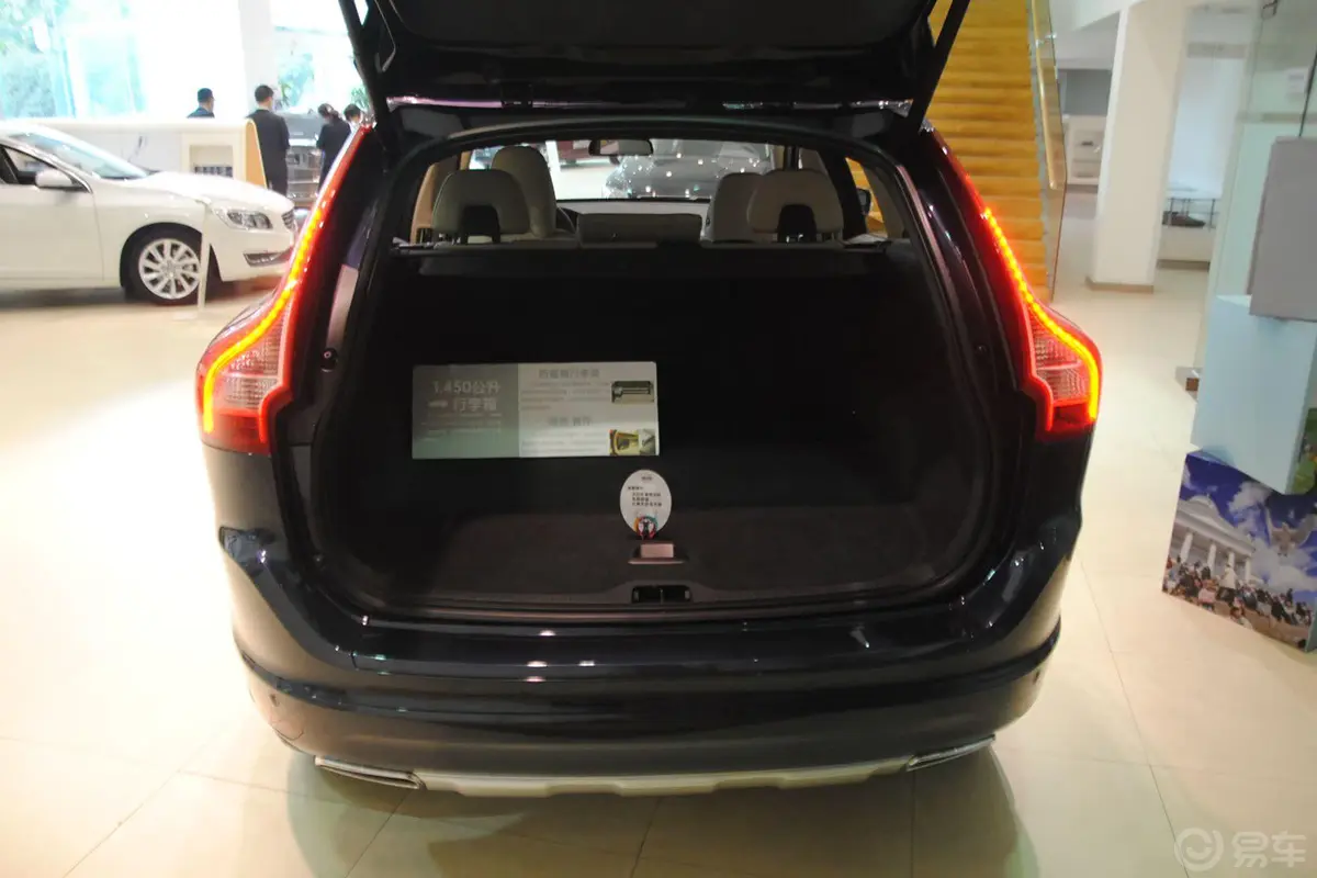 沃尔沃XC60(进口)2.0T T5 智尚版行李箱空间