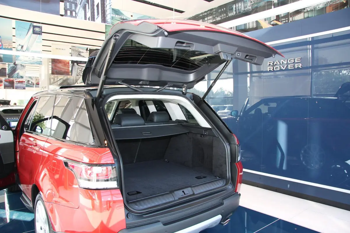 揽胜运动版3.0 V6 SC 汽油版 智利红限量版行李厢开口范围