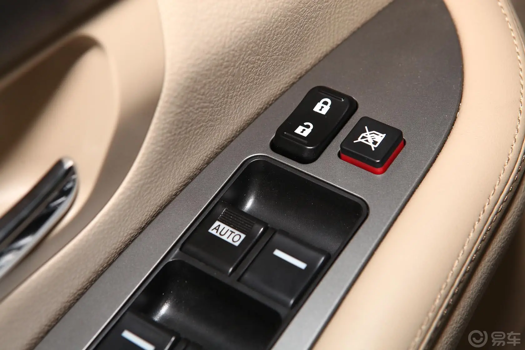 比亚迪S62.4L 手动 尊贵型 白金版车窗升降键