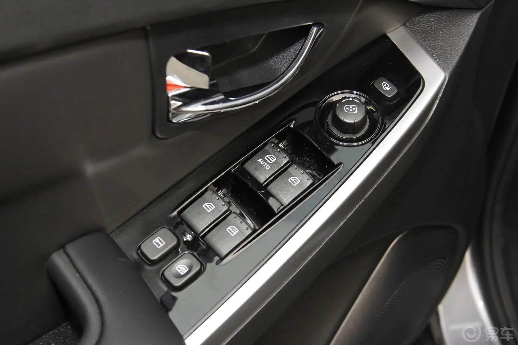 柯兰多2.0L 手自一体 两驱 豪华导航版 汽油车窗升降键