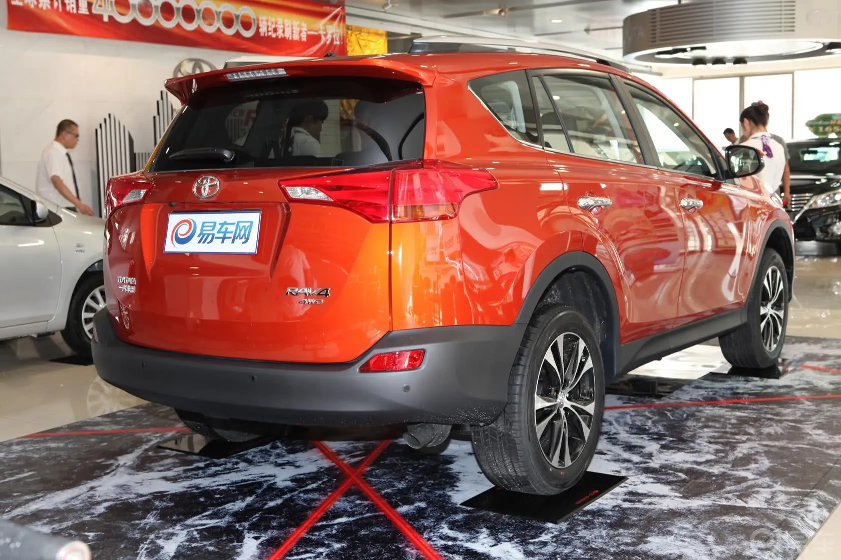 RAV4荣放2.5L 手自一体 尊贵版外观