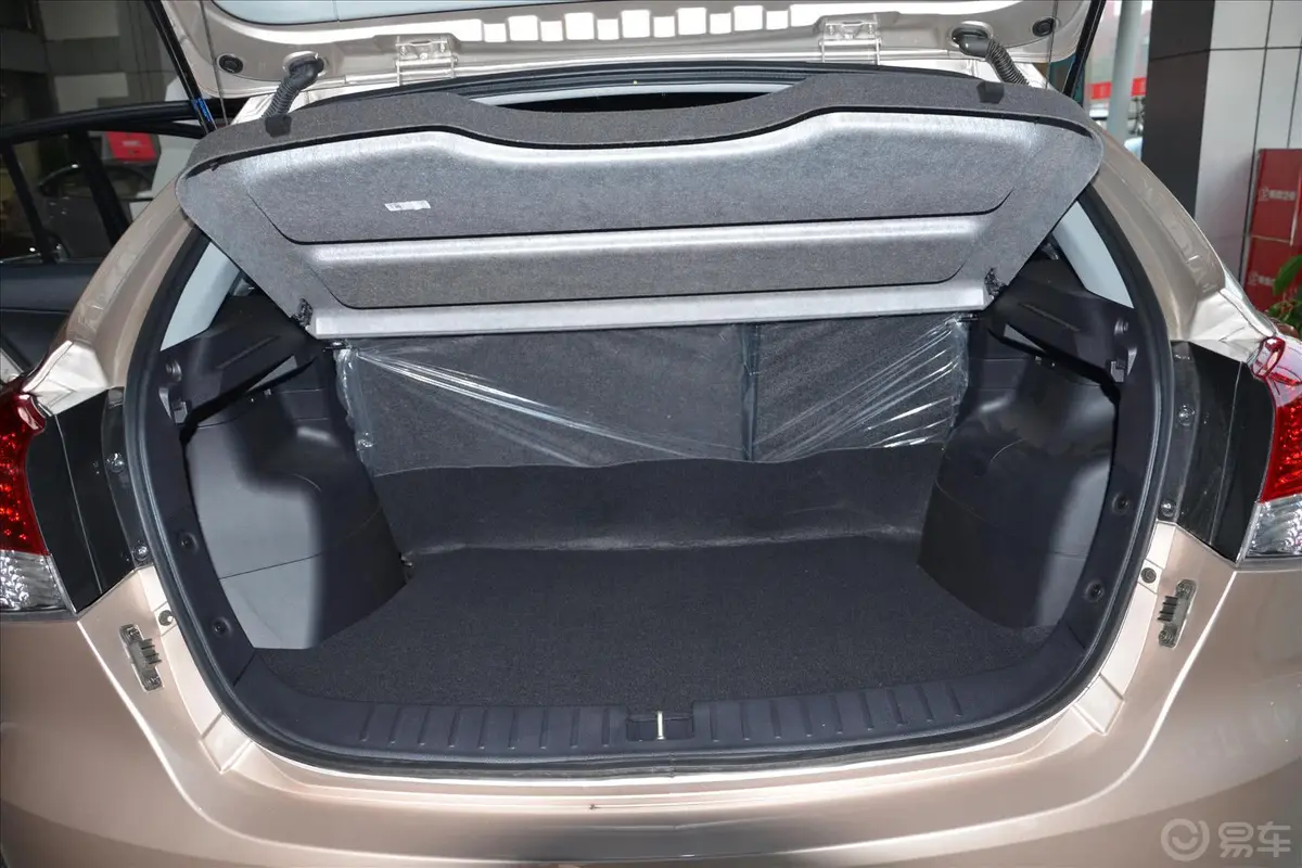 V6菱仕1.5L CVT 标准版行李箱空间