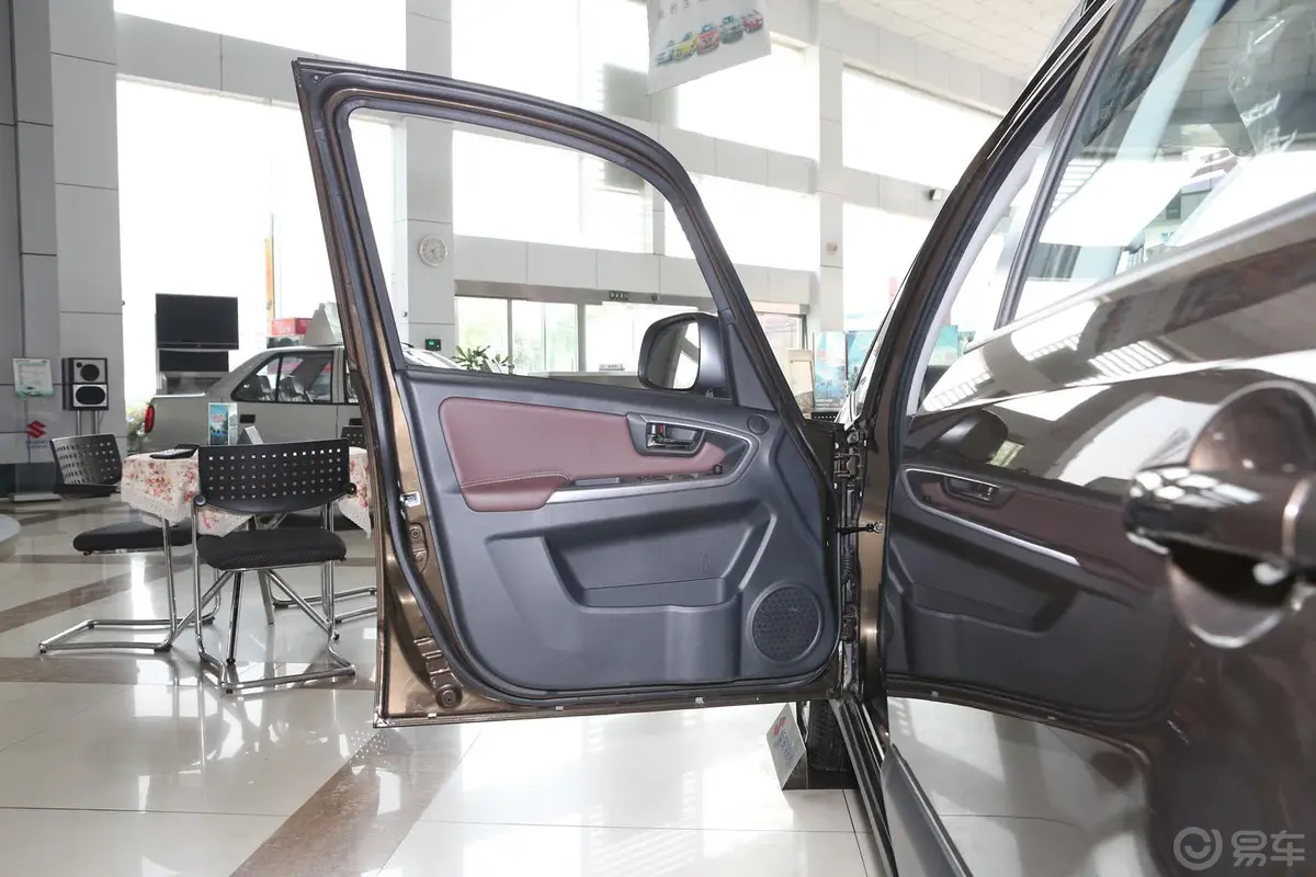 天语 SX4锐骑 1.8L 手动 运动型驾驶员侧车门内门板