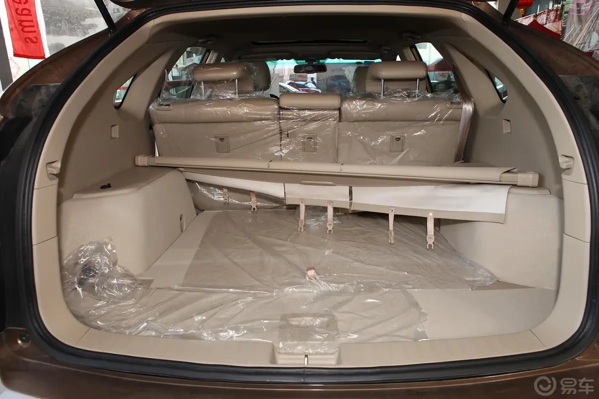 比亚迪S62.4L 手动 精英型 白金版行李箱空间