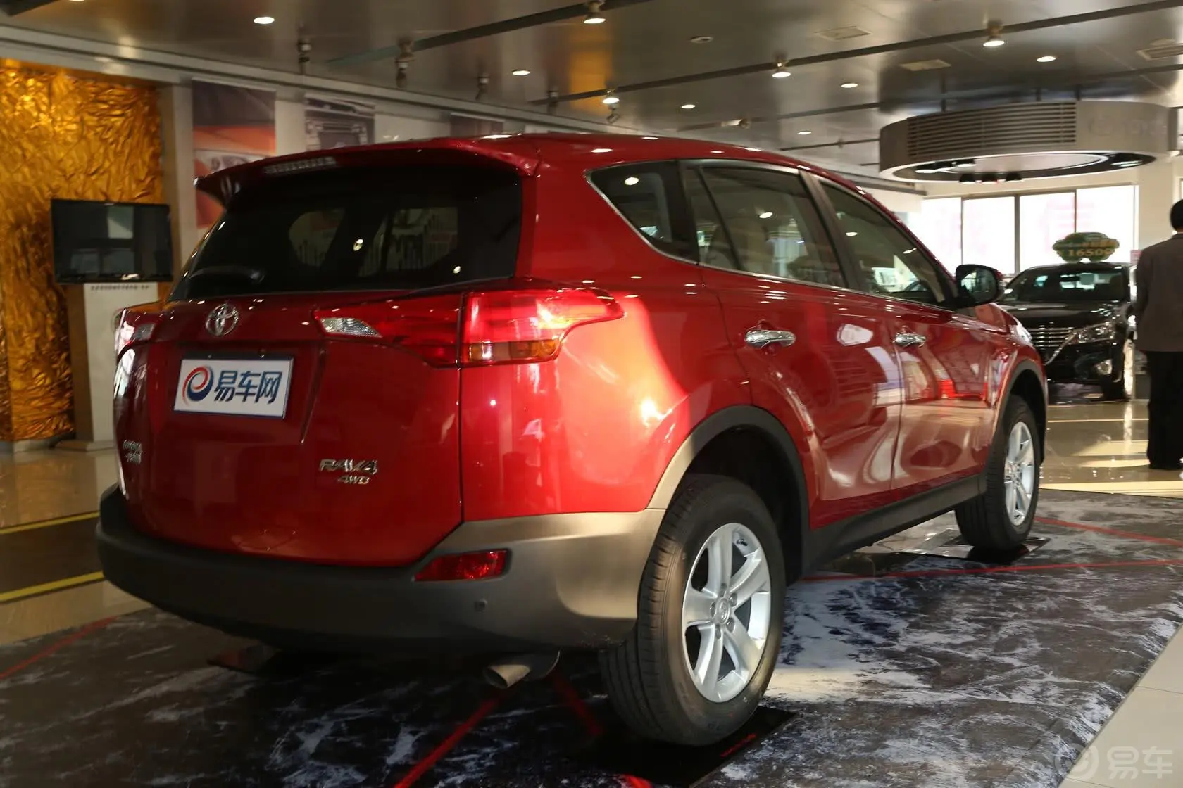 RAV4荣放2.0L CVT 新锐版外观