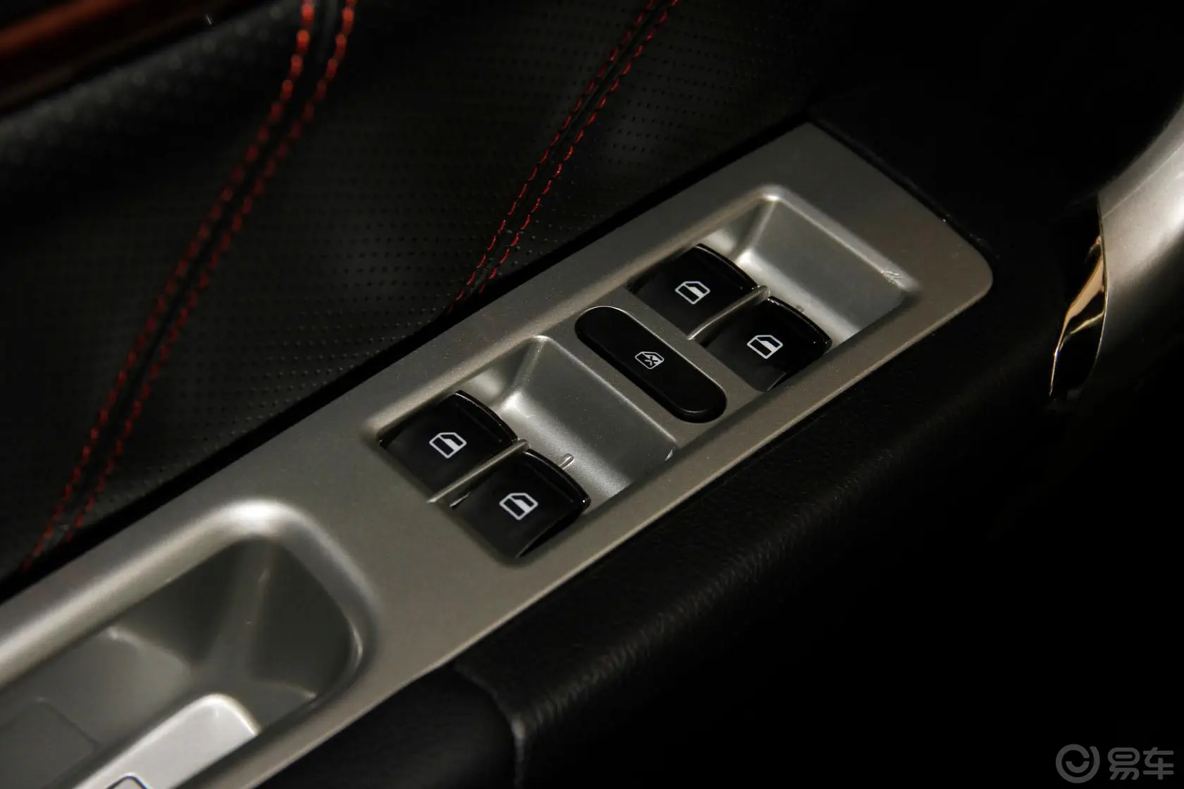 哈弗H6运动版 1.5T 手动 两驱 尊贵型车窗升降键