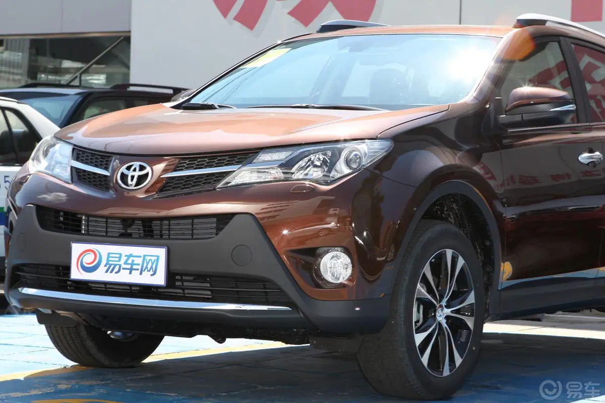 RAV4荣放2.0L CVT 新锐版车头局部