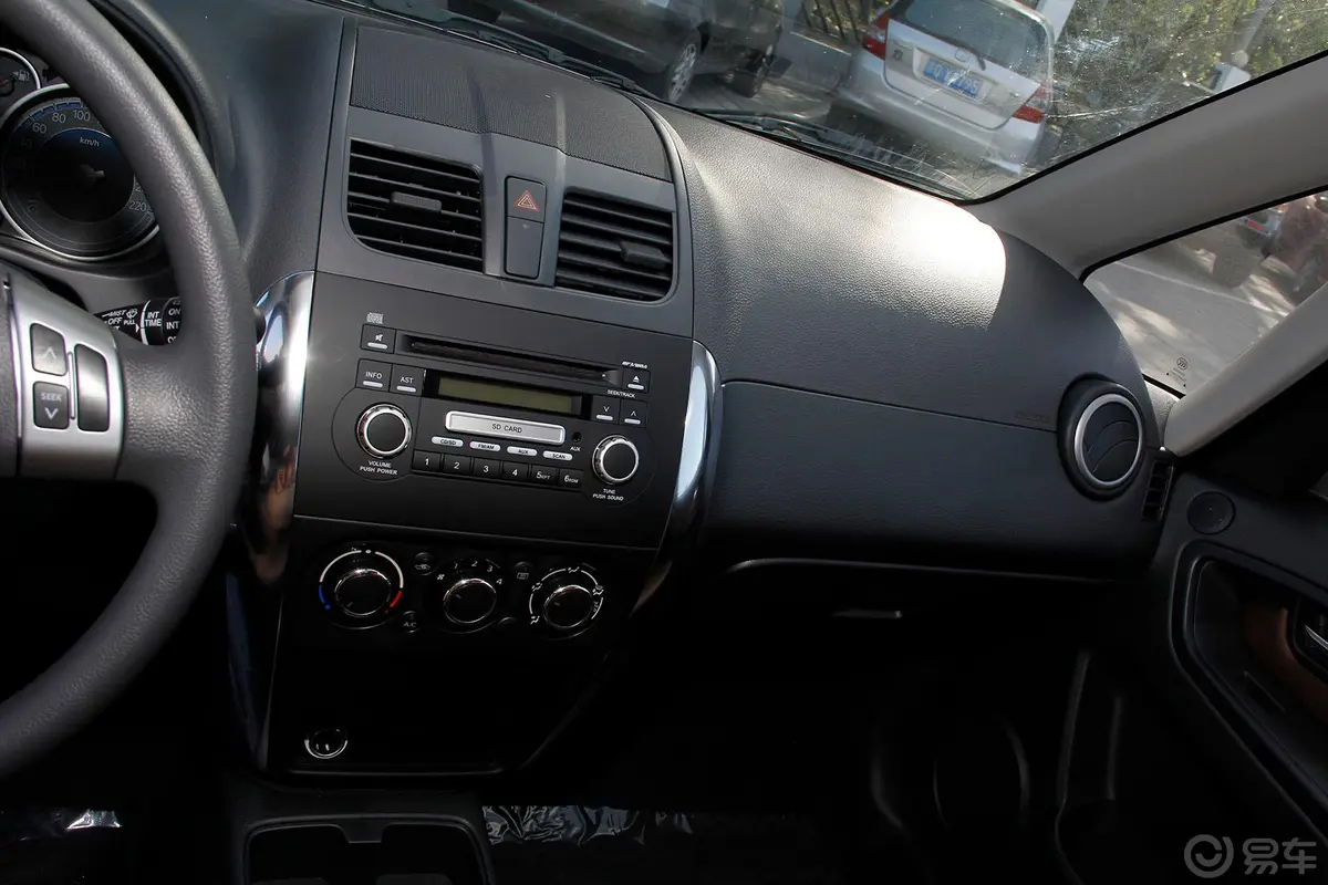 天语 SX4两厢 酷锐版 1.6L 自动 灵动型中控台驾驶员方向
