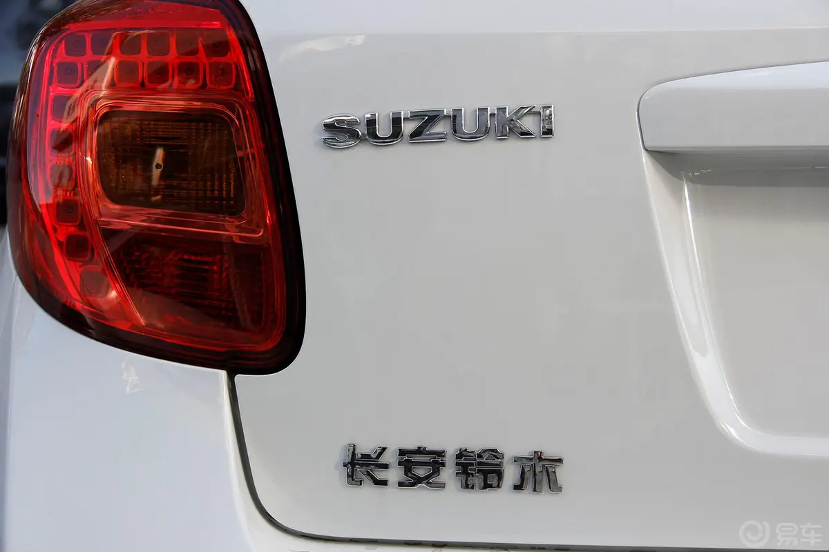 天语 SX4两厢 酷锐版 1.6L 自动 灵动型尾标