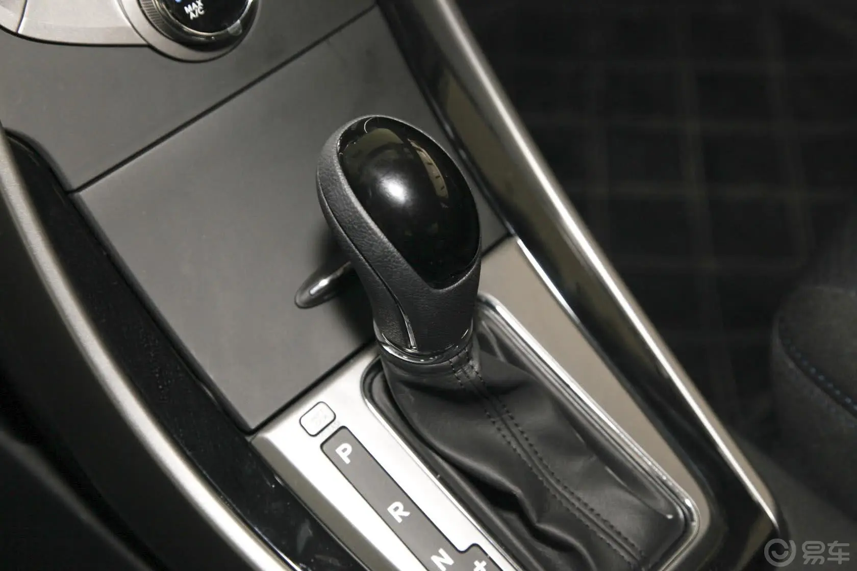 朗动1.6L 自动 领先型换挡装置