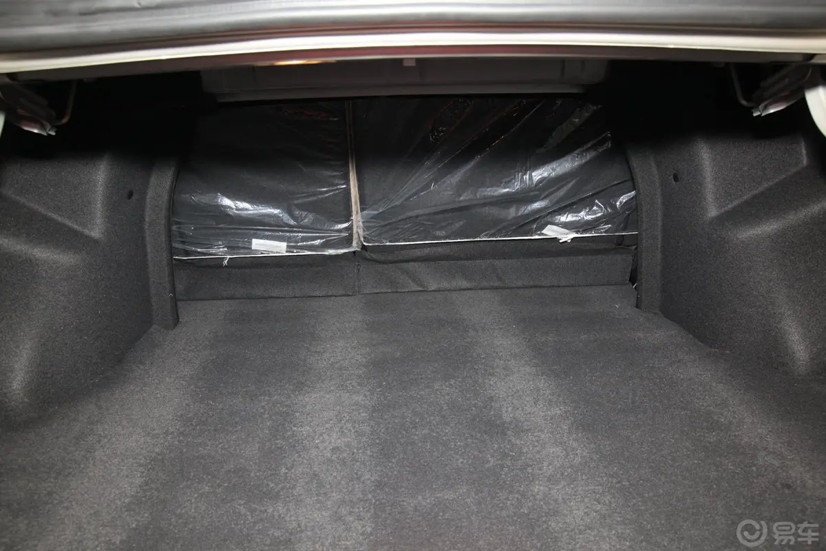 奇瑞E31.5L 尊尚型行李箱空间