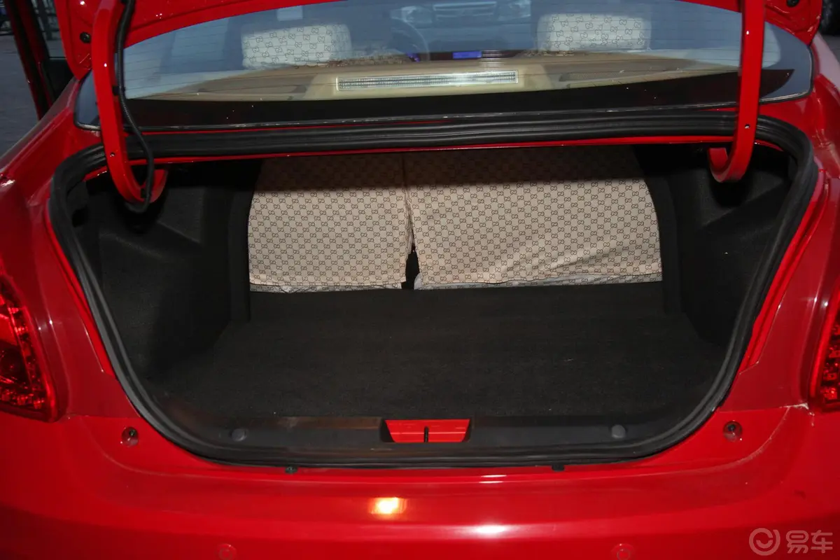 奇瑞E31.5L 智尚型行李箱空间