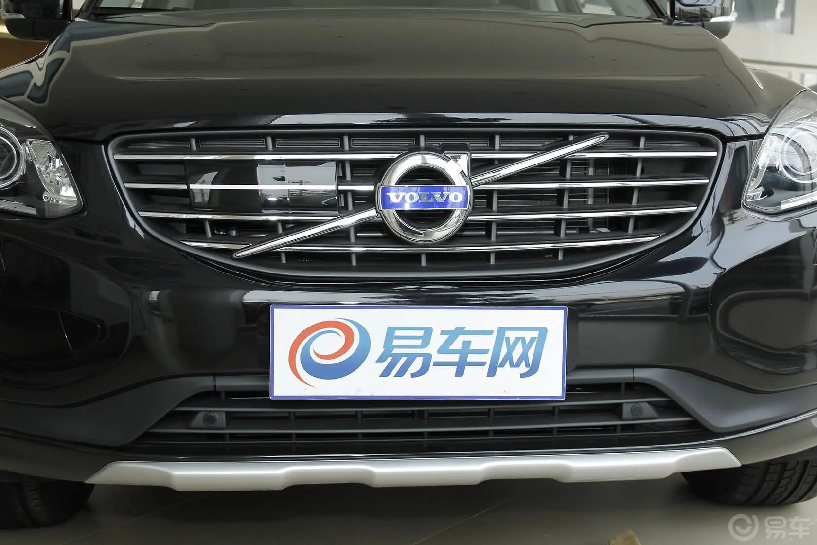 沃尔沃XC60(进口)3.0T T6 智雅版前格栅侧俯拍