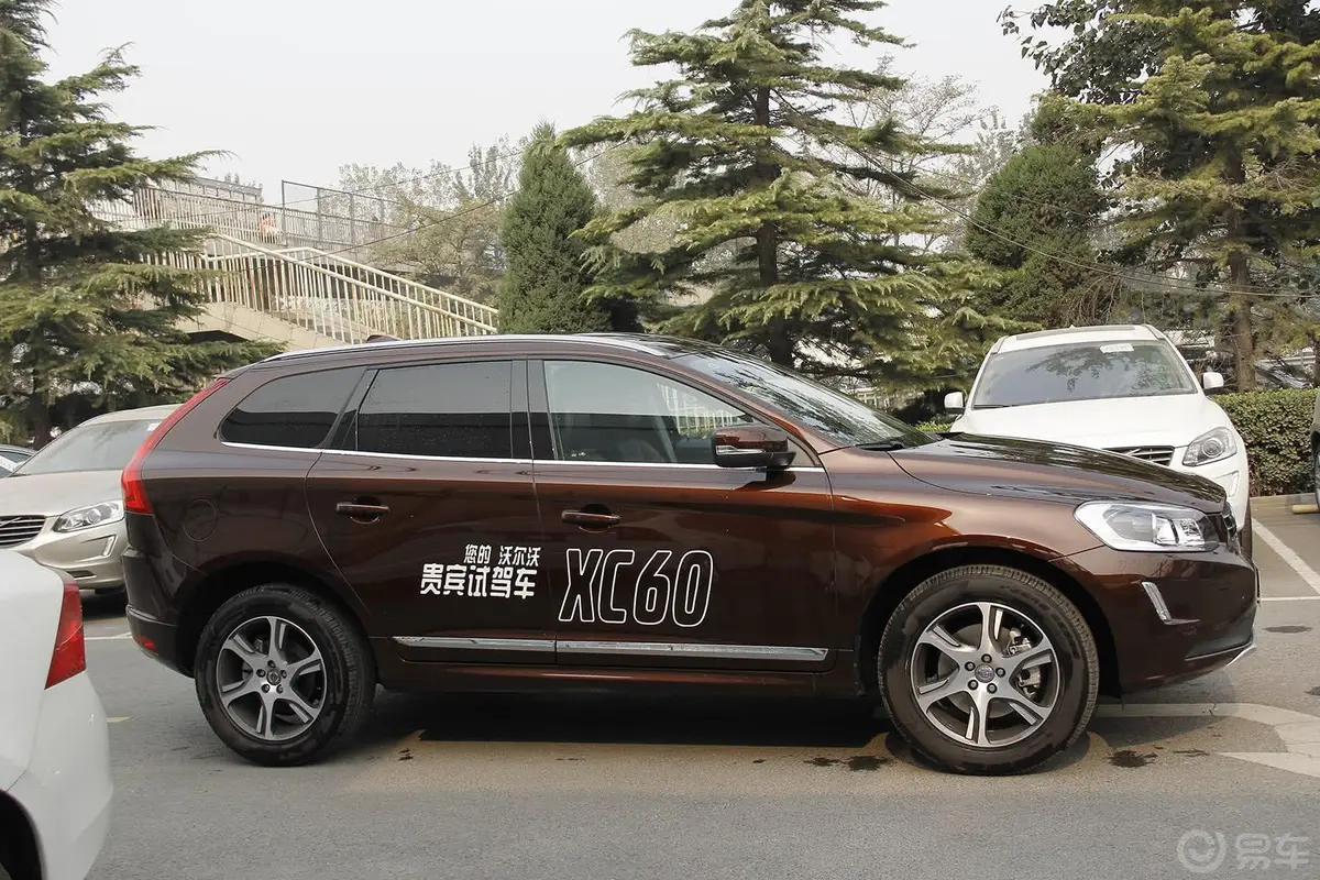 沃尔沃XC60(进口)3.0T T6 智逸版正侧车头向右水平