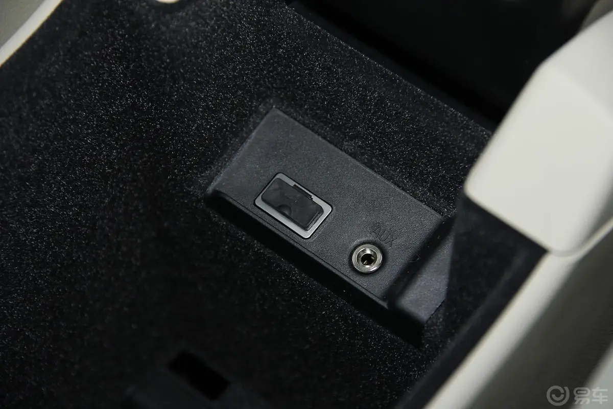 沃尔沃S60(进口)2.0T 手自一体 T5 智逸版USB接口