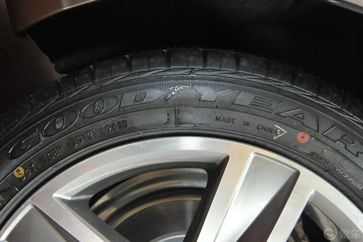 一汽-大众CC1.8T 双离合 尊贵型轮胎规格