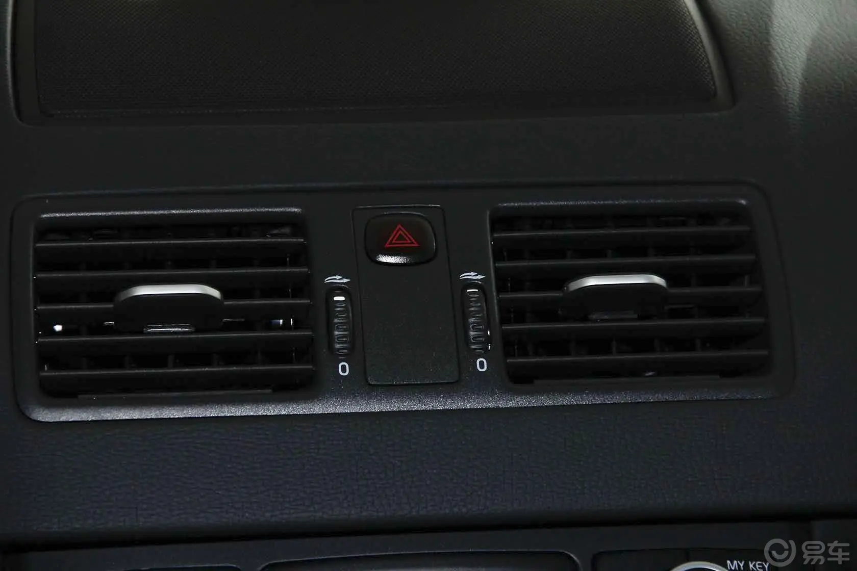 沃尔沃XC902.5T T5 豪华版前出风口