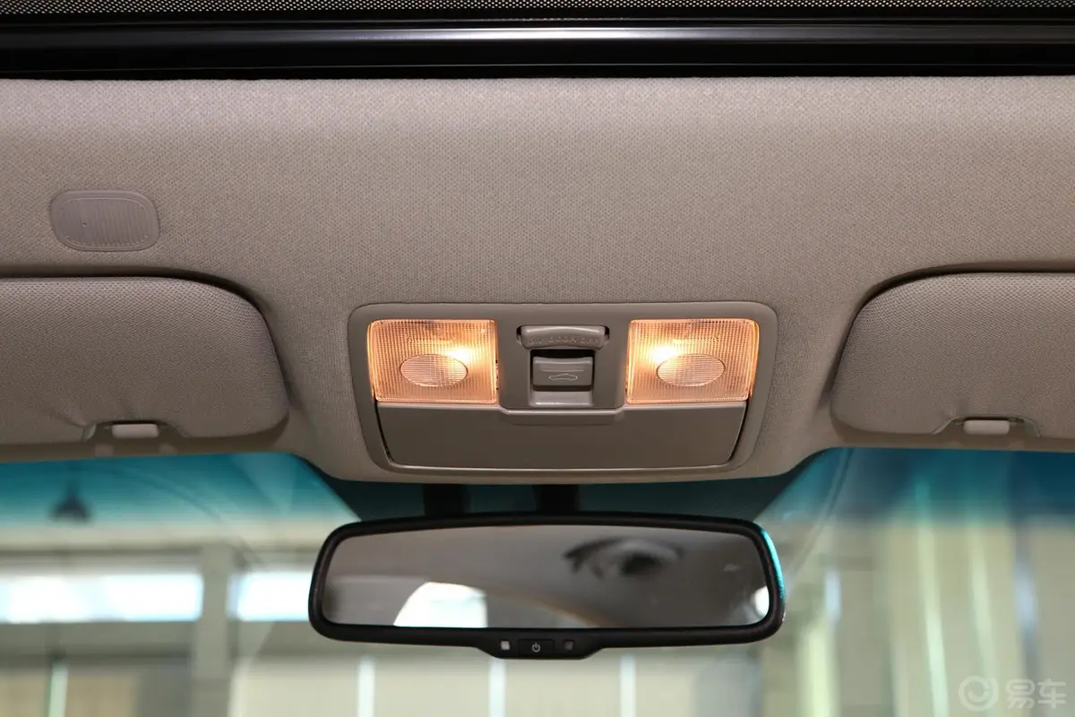 起亚K31.8L 自动 Premium前排车顶中央控制区