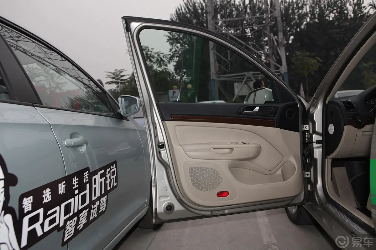 明锐1.8 TSI DSG 逸尊版内饰