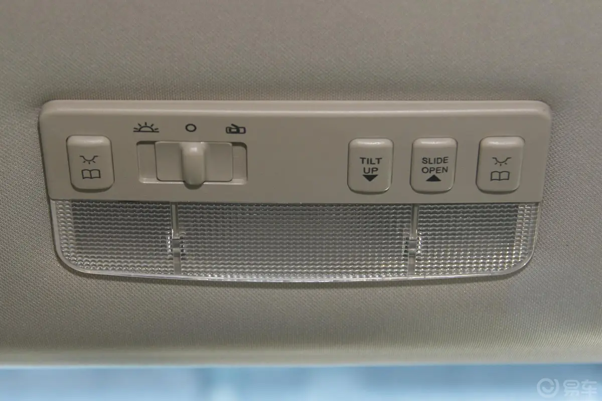 奇瑞E51.5L 手动 卓悦天窗版前排车顶中央控制区