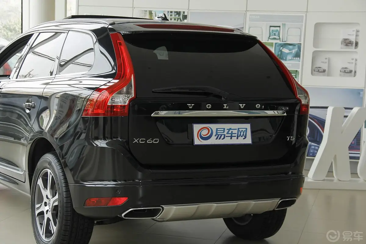 沃尔沃XC60(进口)3.0T T6 智逸版车尾局部