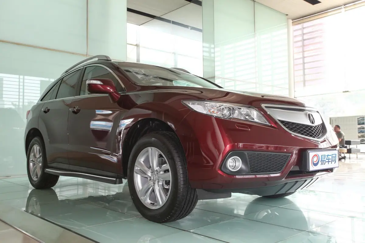 讴歌RDX(进口)3.5L V6侧前45度车头向右水平