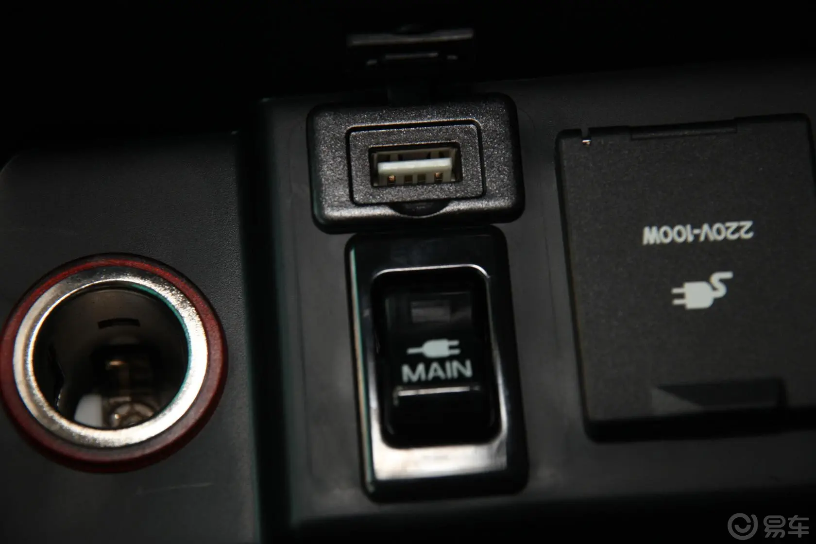 大7 SUV锋芒限量版 2.2T 自动 两驱 智慧型 USB接口