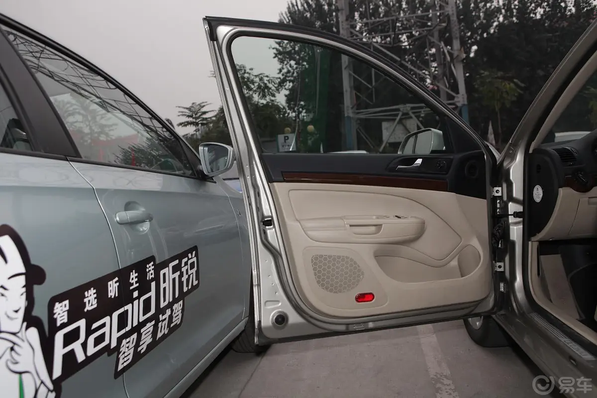 明锐1.8 TSI DSG 逸尊版内饰