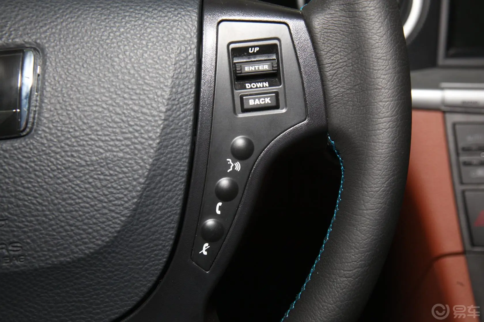大7 SUV锋芒限量版 2.2T 自动 四驱 智尊型方向盘功能键（右）