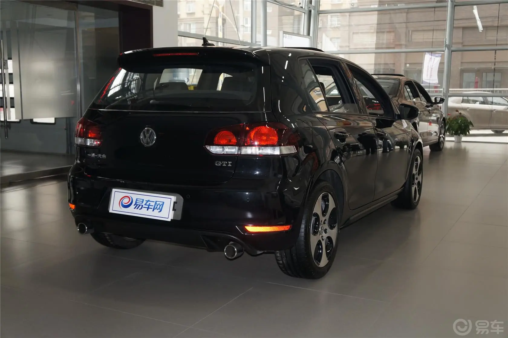 高尔夫GTI 2.0L 双离合 舒适版侧后45度车头向右水平